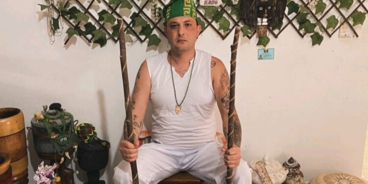 Jhonnata Pereira Inácio ,Babalawo e Babalorisá é destaque por ajudar centenas de pessoas a reencontrar um caminho de sucesso.