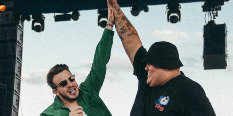 Hit “Lapada Dela” do Grupo Menos é Mais em parceria com Matheus Fernandes celebra 1.000 dias dentro dos charts