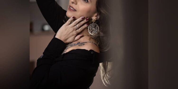 Cíntia Pogliesi: a força criativa que transforma conversas em presença, e presença em impacto