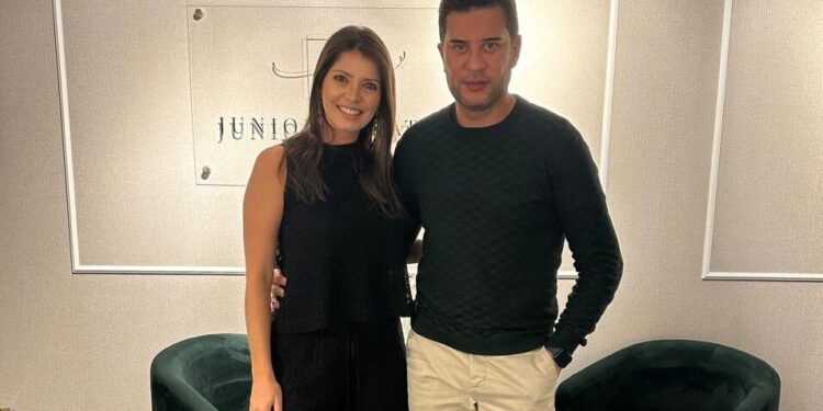 O cerimonialista das estrelas ganha as páginas: Junior Donatto prepara seu primeiro livro com Caroline Diaz