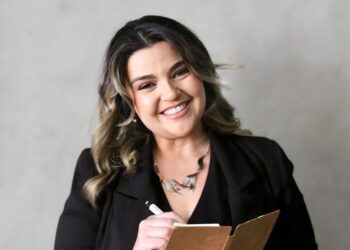 Carol Freitas mostra como transformar paixão em negócio no lançamento do Empreendedoras de Impacto – Volume 3