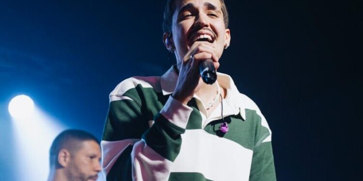 Davi Quaresma estreia turnê internacional ao lado do grupo Vou Zuar e lota shows em Lisboa