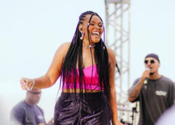 Andressa Hayalla celebra o pagode e a força feminina em “Andressa Hayalla in Floripa, Vol. 2”