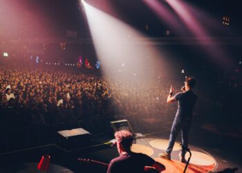 Capital Inicial encerra turnê acústica no Espaço Unimed com mais de 15 mil pessoas