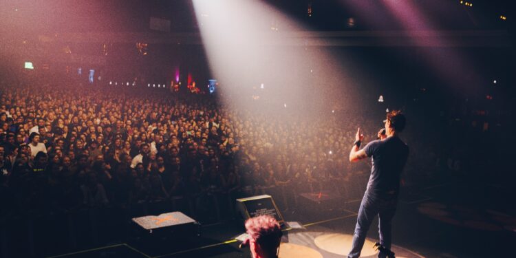 Capital Inicial encerra turnê acústica no Espaço Unimed com mais de 15 mil pessoas