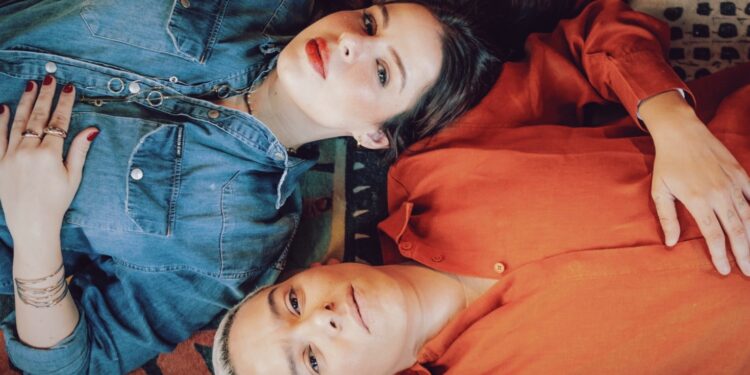 Mariana Volker e Maria Gadú lançam “Não Quero Te Querer”