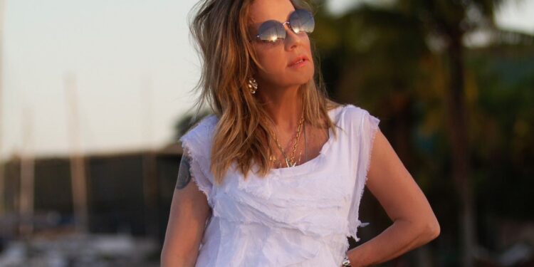 Malena Russo revela coleção em linho e seda, inspirada no verão da Itália