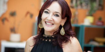 Regina Dias revive clássicos de Tito Madi, Baden Powell, Vandré e Dolores Durán em ReVistos