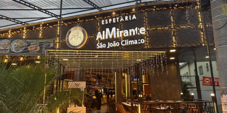 Costelada fogo de chão transforma Espetaria Almirante em ponto de encontro no São João Clímaco