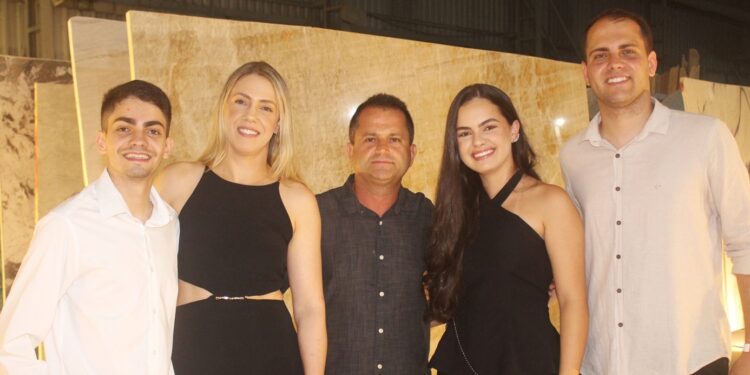 Marmoraria Ano Bom lança nova coleção de quartzitos e inaugura expansão do showroom