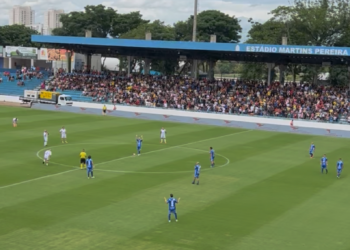 Romário e Frei Gilson transformam o Martins Pereira em palco de solidariedade em São José dos Campos