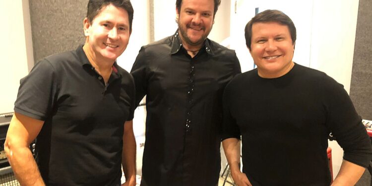 Anthony Carrera lança EP com cinco clássicos e participação de Gian & Giovani