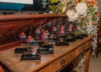 Troféu Reconhecimento reúne convidados em noite de glamour em Volta Redonda