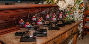 Troféu Reconhecimento reúne convidados em noite de glamour em Volta Redonda