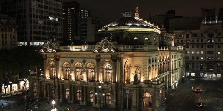 AgroTalk Mind: A Convergência entre Mercosul e Cultura na Estreia Histórica do Agronegócio no TheatroMunicipal de São Paulo