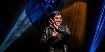 Renato Albani apresenta espetáculo “A Ignorância É Uma Dádiva” em Volta Redonda