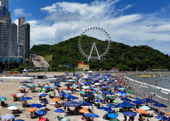 AgroPlay antecipa o clima do Carnaval com torneio esportivo e sunset na praia de Balneário Camboriú