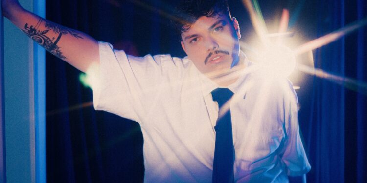 Vini reflete sobre a força de deixar ir e a coragem de recomeçar em “Vento”