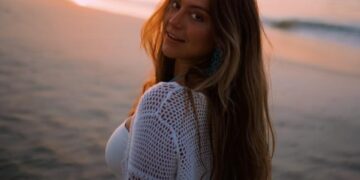 Lara Estrelita comemora lançamento do novo álbum “10/10”