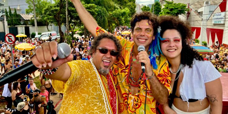 Baianas Ozadas consagra o Carnaval 2026 com desfile histórico em BH e leva a “ozadia” para a folia paulistana