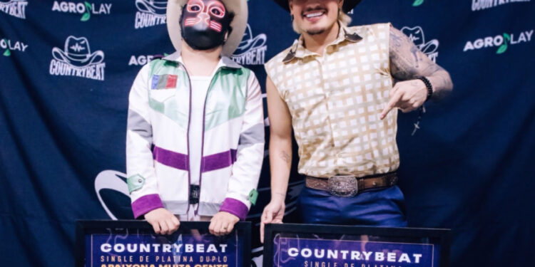 CountryBeat é surpreendido com discos de platina em sua primeira vez no Villa Country