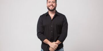 Maurício Meirelles confirma shows de seu novo stand-up “Surto Coletivo” em março na capital paulista