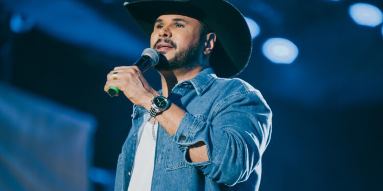 Nando Moreno lança primeiro EP de audiovisual com faixa foco autoral “Tanto Faz”