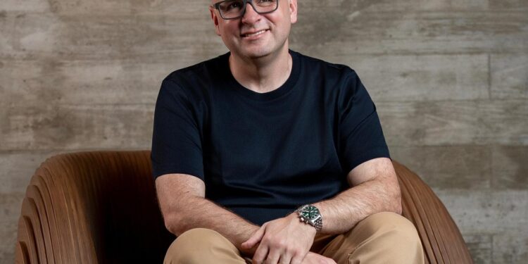 Agentes de IA mudam rotina de trabalho e brasileiros estão no ranking do uso da tecnologia