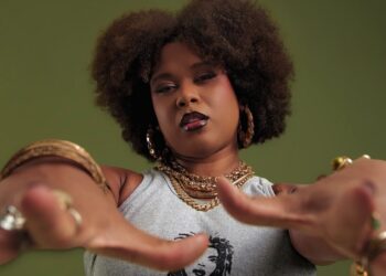 MC Luanna transita entre humor e crítica social em “IRREFREÁVEL”