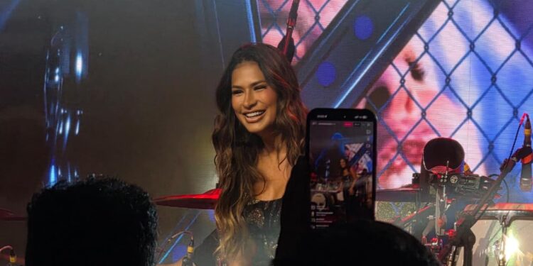 Simone Mendes lança primeira parte do DVD O Melhor de Mim