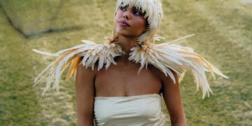 Dora Sanches transforma o “ghosting” em composição: ouça o novo single “Passarinho”