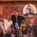 De surpresa, Felipe Araújo invade o palco do Villa Country e anima a madrugada do público