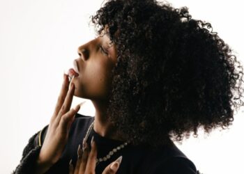 MaBapp entra nas plataformas digitais com “O Que Você Pensa de Mim”, produzido por Senna