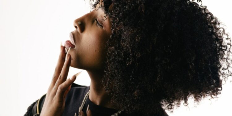 MaBapp entra nas plataformas digitais com “O Que Você Pensa de Mim”, produzido por Senna