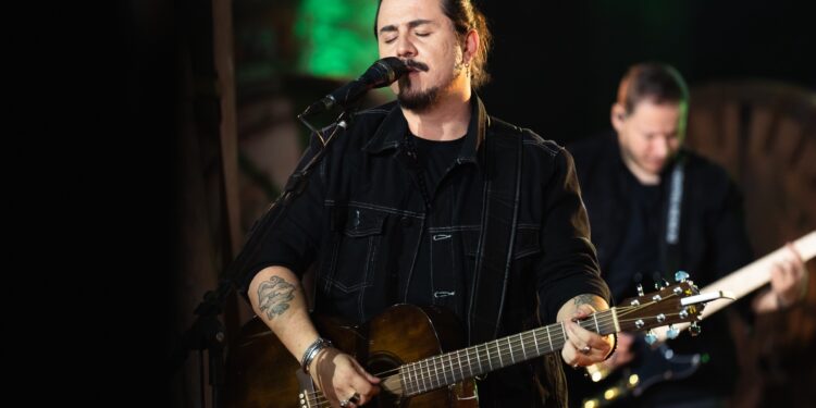 A maior label de rock do Brasil: Com ingressos esgotados e alta demanda, Dino Fonseca confirma turnê “Barzim de Rock” e projeta R$ 10 milhões em 2026