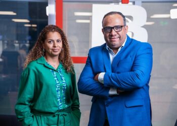 Renata Oliveira: Da estabilidade no mercado financeiro ao comando de uma empresa global ao lado do marido