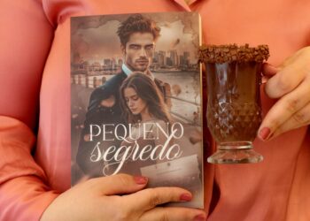 Romance independente “Pequeno Segredo” conquista leitoras ao abordar maternidade inesperada com realismo e emoção