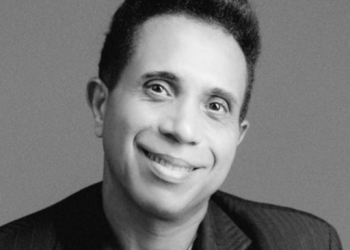 Escritor mineiro lança livro de ensaios na Bienal Bahia 2026