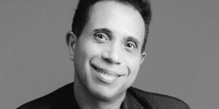 Escritor mineiro lança livro de ensaios na Bienal Bahia 2026