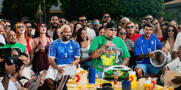 Você e seus amigos podem ganhar um pocket show do Menos é Mais! Grupo lança campanha nacional inspirada na Copa