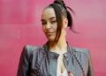 Jorja Smith iniciou novo capítulo da carreira com “What’s Done Is Done” e aquece expectativa para shows no Brasil em 2026