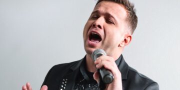 Kelvin Araújo Celebra 25 Anos de Carreira com o Lançamento do Novo Single “Copo Quebrado”