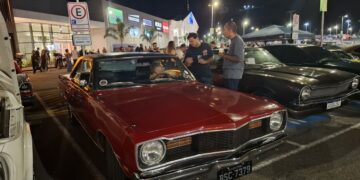 Encontro de carros antigos e motos terá show ao vivo no Shopping Park Sul nesta quinta-feira