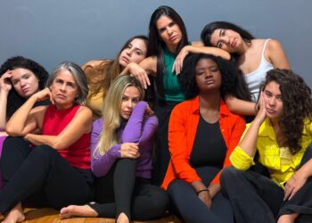 Em cartaz no Rio de Janeiro, espetáculo “Manual de sobrevivência das mulheres exaustas” transforma sobrecarga feminina em comédia dramática