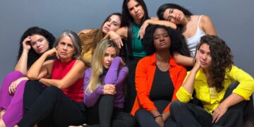 Em cartaz no Rio de Janeiro, espetáculo “Manual de sobrevivência das mulheres exaustas” transforma sobrecarga feminina em comédia dramática