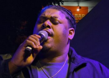 Patrick Henrique aposta na retomada do samba de rua e fortalece tradição cultural do Bixiga