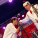 Petriz emociona público ao ser convidado por Gerônimo Santana para cantar durante show que celebrou os 53 anos de carreira do ícone da música baiana