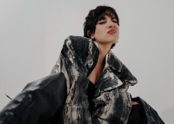 Clau estreia primeiro álbum da carreira com Criolo, Rael, DAY LIMNS e Vulgo FK