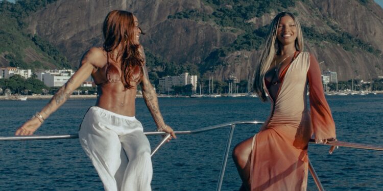 Com participação de Patrícia Ramos, Afreekassia lança clipe de “Preta, F*, Quente”