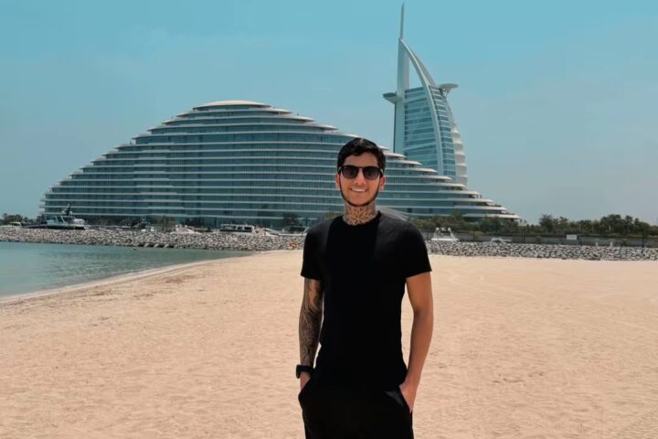 Byel durante passagem por Dubai, nos Emirados Árabes Unidos, onde acompanhou de perto iniciativas ligadas à tecnologia, inovação e inteligência artificial.